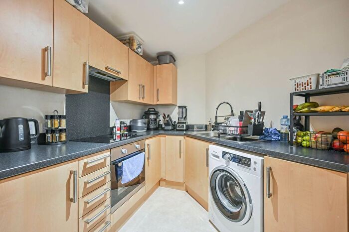 2 Bedroom Flat For Sale In Millicent Grove, Palmers Green, London, N13