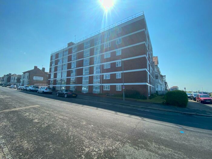 2 Bedroom Flat To Rent In Queens Lodge, Margate, CT9