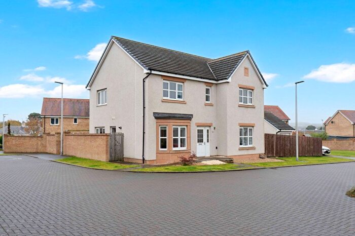 5 Bedroom Detached House For Sale In Kinlouch Crescent, Rosewell, EH24