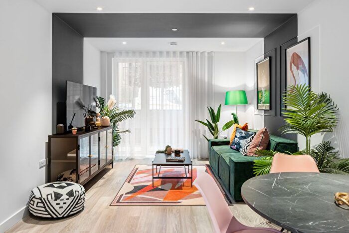 2 Bedroom Flat For Sale In Samara Drive, Southall, UB1