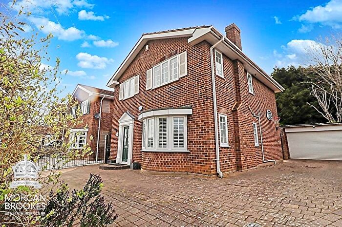 4 Bedroom Detached House For Sale In Sidwell Avenue, South Benfleet, SS7
