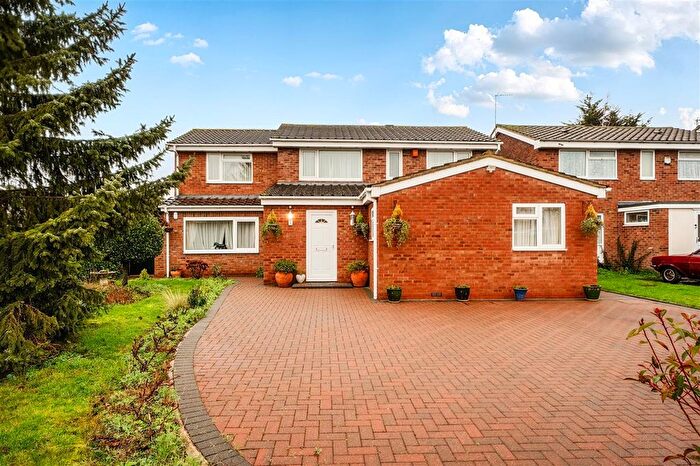 4 Bedroom Detached House For Sale In Dawlish Drive, Bedford, MK40