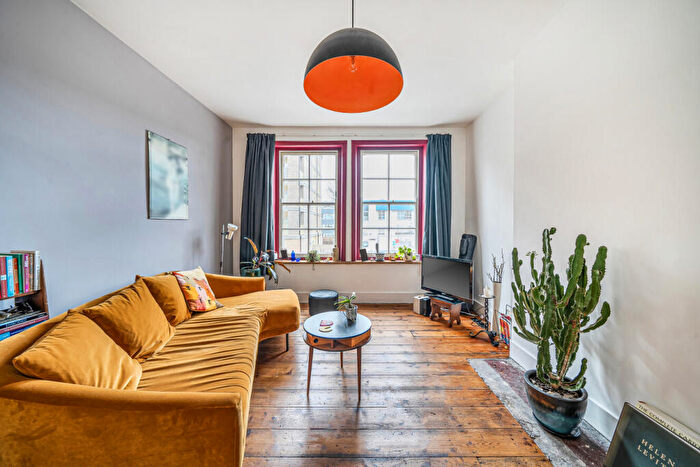 1 Bedroom Flat For Sale In Lomond Grove, Camberwell, London, SE5