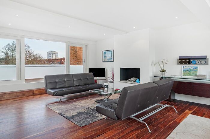 3 Bedroom Flat To Rent In Cadogan Square, Chelsea, London, United Kingdom, SW1X