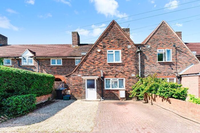 3 Bedroom Terraced House For Sale In Haynt Walk, London, SW20