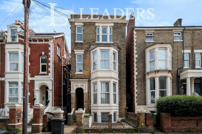 2 Bedroom Flat To Rent In Elphinstone Road, Southsea, PO5