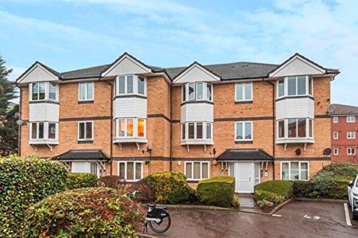 Flat To Rent In Rossetti Road, SE16