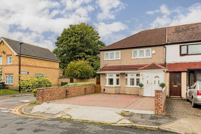 4 Bedroom Property To Rent In Grove Crescent, Feltham, TW13