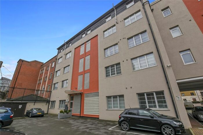 2 Bedroom Flat To Rent In Sunlight Square, London E2