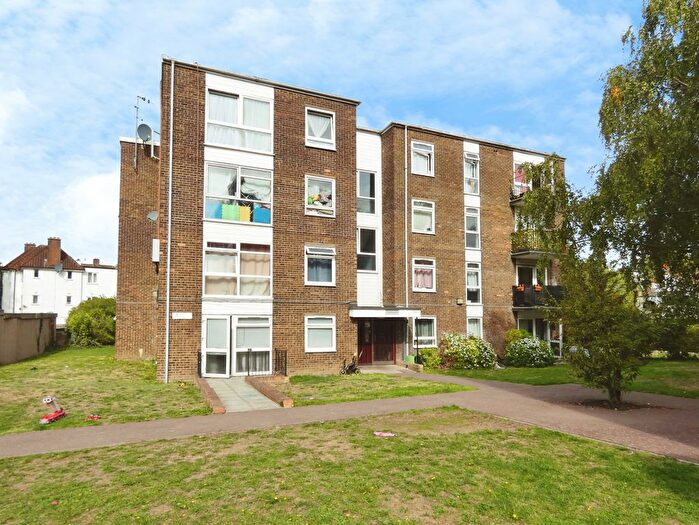 2 Bedroom Flat To Rent In Woodcote Road, Wallington, SM6