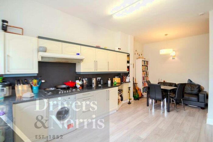2 Bedroom Apartment To Rent In Junction Road, Archway, London, N19