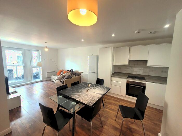 2 Bedroom Apartment To Rent In Stoke Road, Slough, SL2