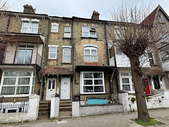 7 Bedroom Terraced House For Sale In Marlborough Road, Gillingham, ME7