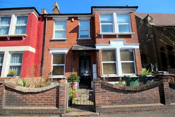 2 Bedroom Ground Flat To Rent In Francis Road, Leyton, E10