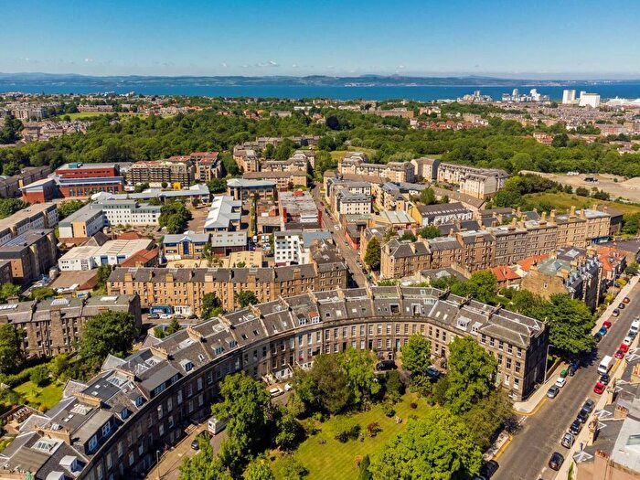 4 Bedroom Flat To Rent In Claremont Crescent, New Town, Edinburgh, EH7