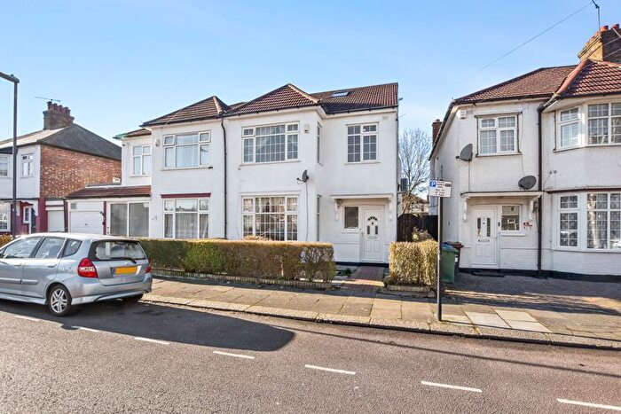 5 Bedroom Semi-Detached House To Rent In Durham Road, Harrow, HA1