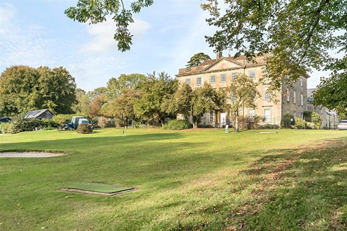 2 Bedroom Flat For Sale In Monkton Park, Chippenham, SN15