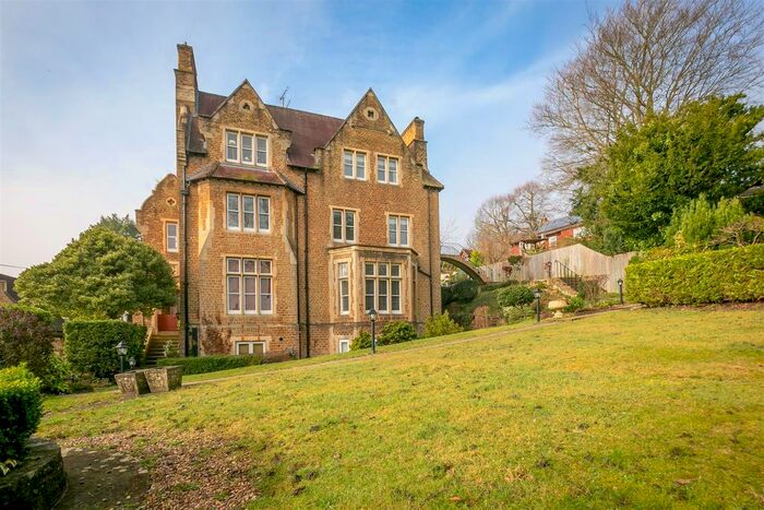 3 Bedroom Flat To Rent In Guildown Road, Guildford, GU2