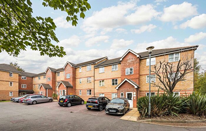 2 Bedroom Flat For Sale In Vanderville Gardens, London, N2
