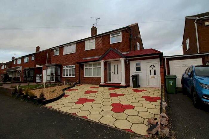 3 Bedroom Semi-Detached House To Rent In Cygnet Lane, Pensnett, Brierley Hill, West Midlands, DY5