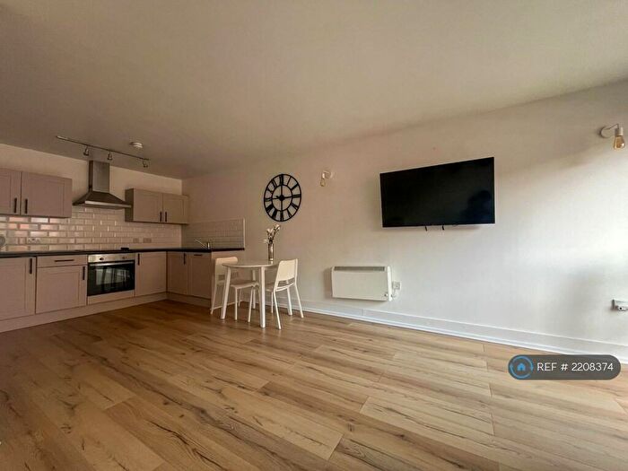 2 Bedroom Flat To Rent In Moss Street, Liverpool, L6