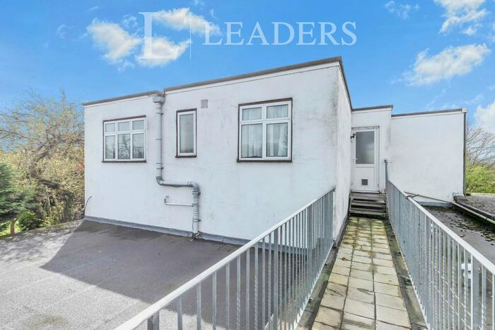 2 Bedroom Flat To Rent In Lower Horsebridge, Hailsham, BN27