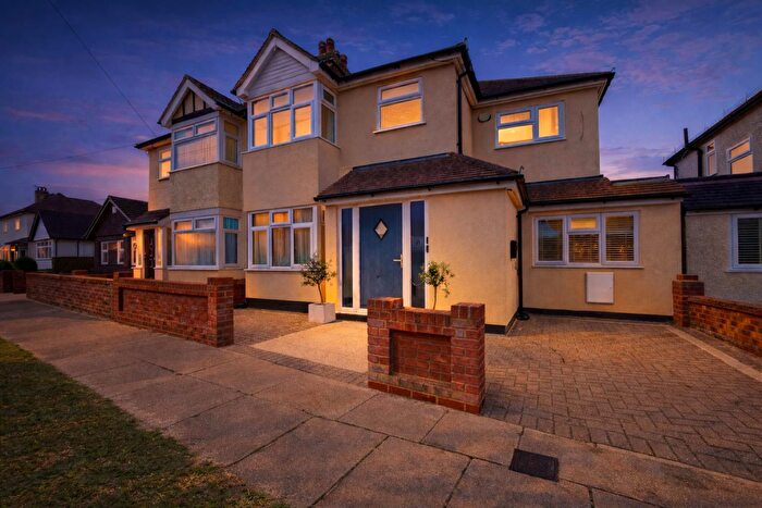 4 Bedroom Semi Detached House For Sale In Albany Drive, Herne Bay, CT6