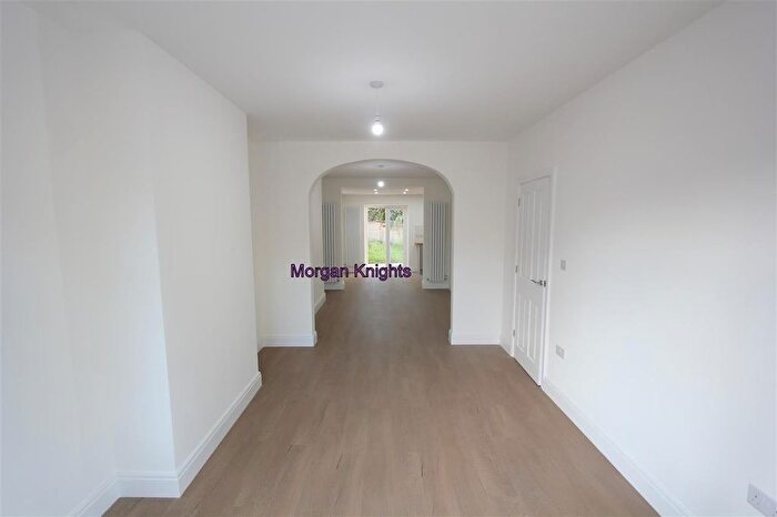 4 Bedroom End Of Terrace House To Rent In Barking Road, East Ham, E6