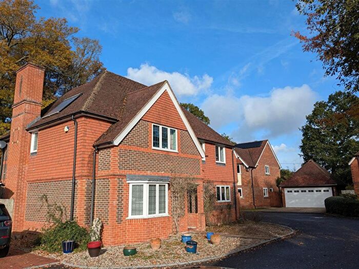 5 Bedroom Detached House For Sale In Peckmoor Drive, Newbury, RG19