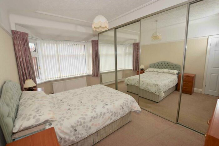 3 Bedroom Semi-Detached House For Sale In Kingswood Boulevard, Bebington, CH63