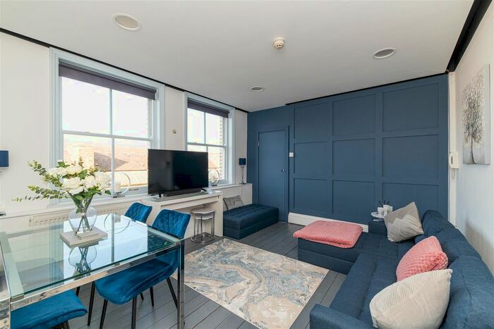 2 Bedroom Flat To Rent In Grey Street, City Centre, Newcastle Upon Tyne, NE1