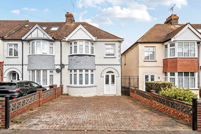 3 Bedroom End Of Terrace House For Sale In Chain Free Home With Exciting Potential - Over, Sqft & Double Garage, ME8