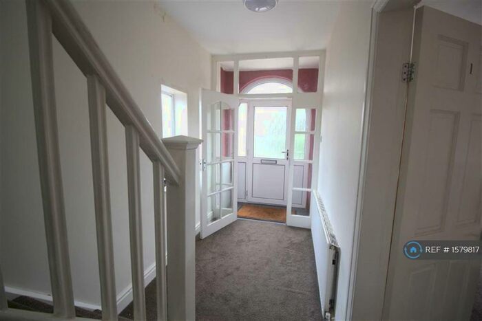 3 Bedroom Semi-Detached House To Rent In Garstang Road, Preston, PR2