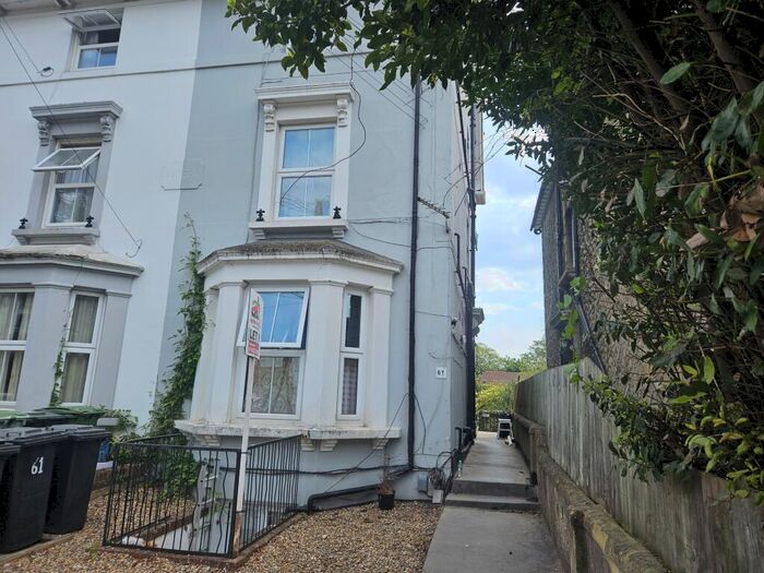 Flat To Rent In Bower Mount Road, Maidstone, ME16