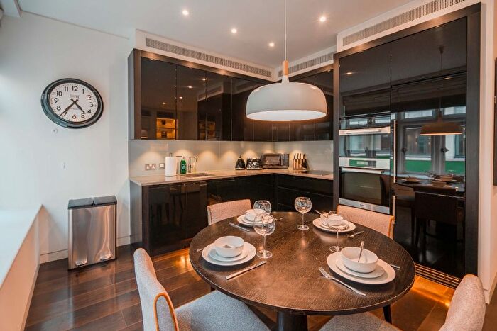2 Bedroom Flat To Rent In Duke Street, Mayfair, London, W1K