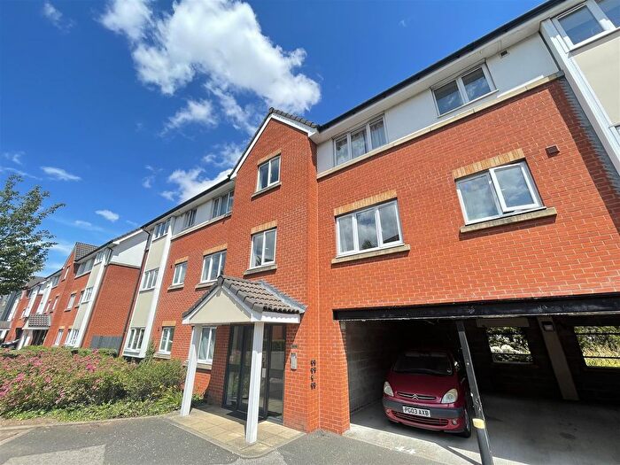 2 Bedroom Flat To Rent In Barnsdale Close, Loughborough, LE11