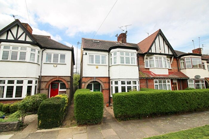 4 Bedroom End Of Terrace House To Rent In The Gardens, Harrow, HA1