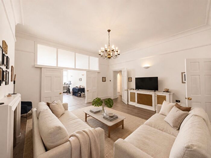 3 Bedroom Flat To Rent In St Johns Wood, Prince Albert Road, NW8