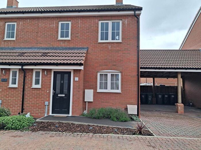 3 Bedroom Semi-Detached House For Sale In Stadium Close, Stotfold, SG5
