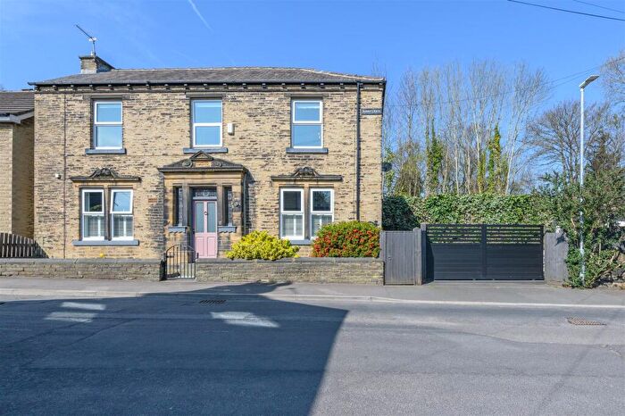 4 Bedroom Detached House For Sale In Sunnyleigh, St. Giles Road Halifax, Yorkshire, HX3