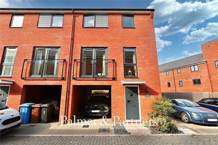 3 Bedroom Semi-detached House For Sale In Washington Close, Ipswich, Suffolk, IP2