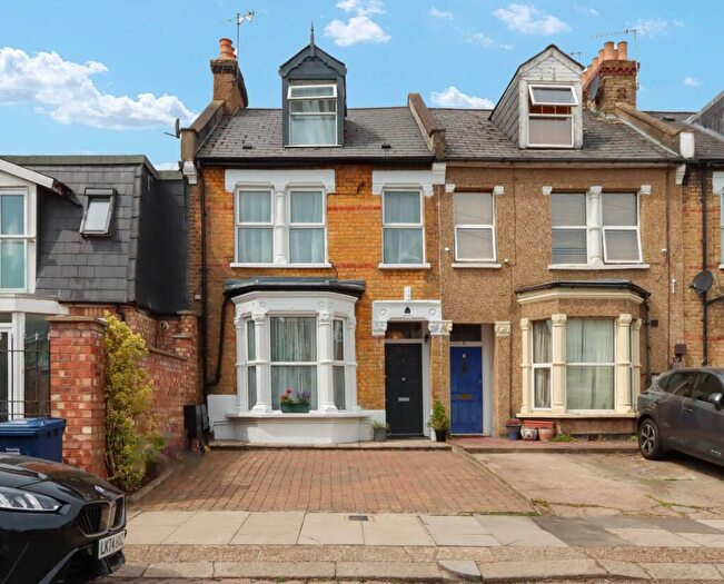 3 Bedroom End Of Terrace House To Rent In Parkhurst Road, New Southgate, N11