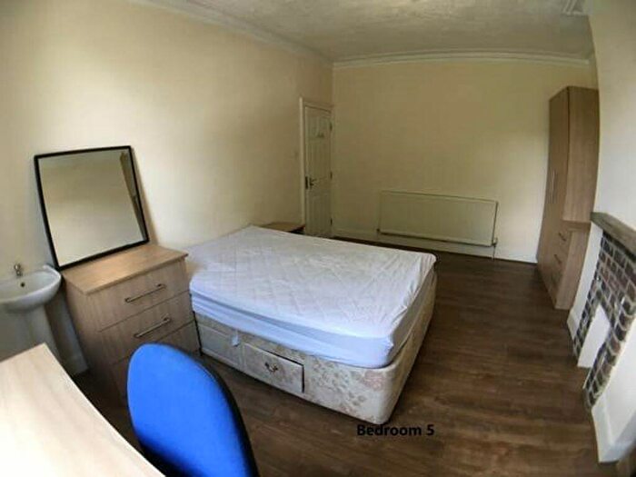 6 Bedroom House To Rent In Kensington Terrace, LS6