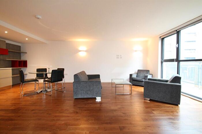 2 Bedroom Flat To Rent In Nougat Court, Taylor Place, Bow, E3