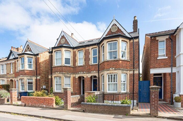 5 Bedroom Semi-Detached House For Sale In Stratfield Road, Oxford, OX2