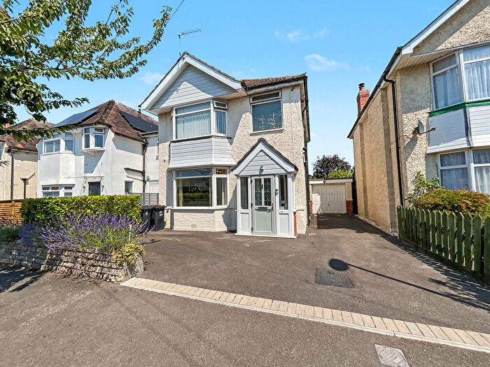 3 Bedroom Detached House For Sale In Kings Avenue, BH23