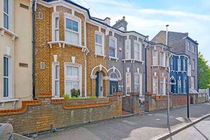 3 Bedroom Terraced House For Sale In Grove Crescent Road, London, E15