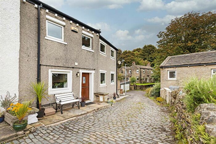 2 Bedroom Cottage For Sale In Upper Hirst, Mount, Huddersfield, HD3