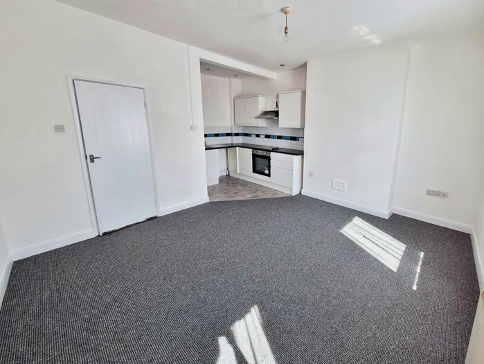 2 Bedroom Apartment To Rent In Weelsby Street, Grimsby, Lincolnshire, DN32