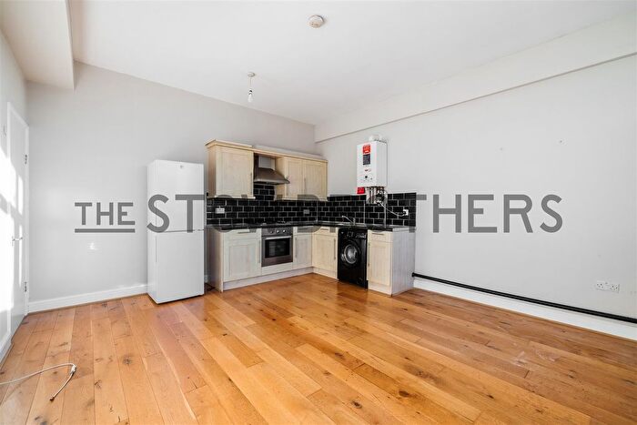 2 Bedroom Flat To Rent In Grosvenor Park Road, London, E17